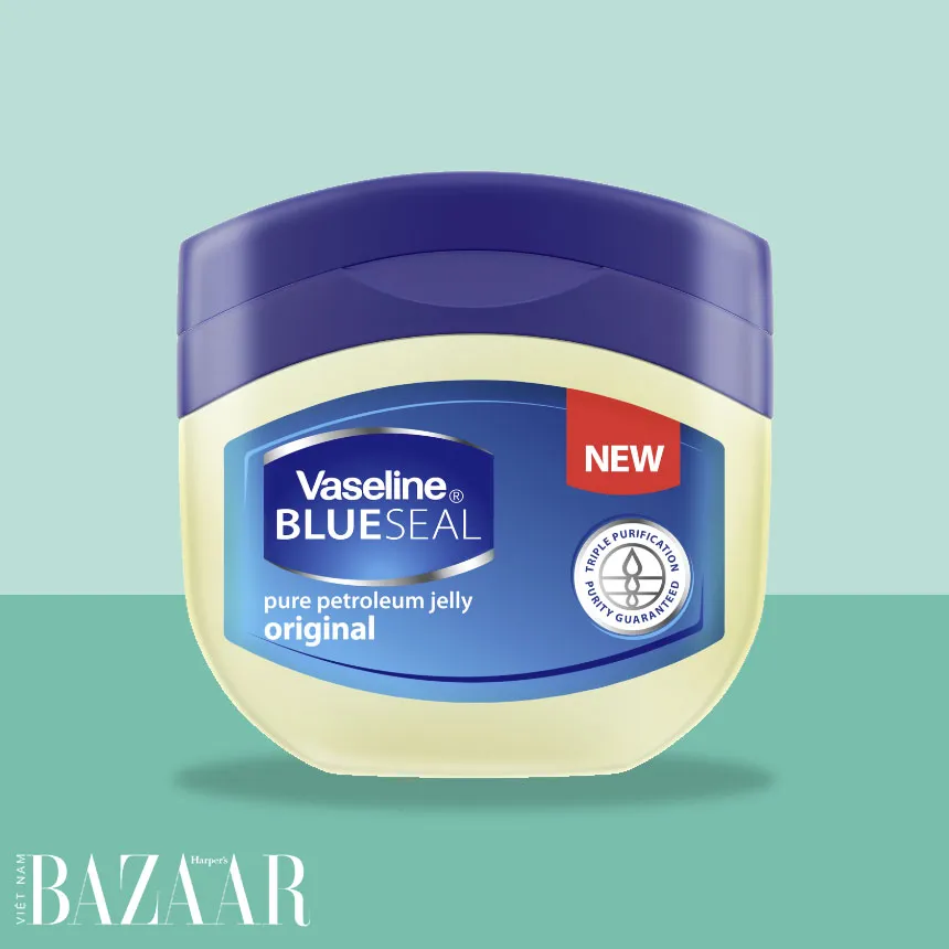 Sáp dầu khoáng (dưỡng ẩm) vaseline giúp tẩy sạch vết nhuộm trên da.