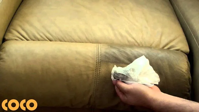 tẩy thuốc nhuộm tóc dính trên ghế da