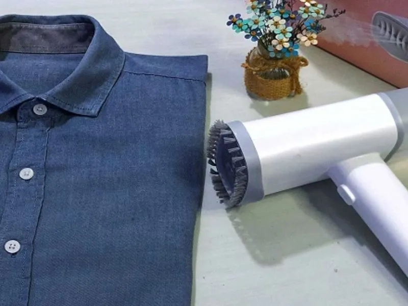 Hướng dẫn chi tiết cách là quần áo bằng máy sấy tóc tại nhà