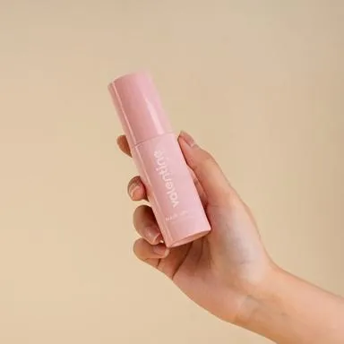 Các bước chuẩn bị tóc trước khi áp dụng xịt dưỡng tóc giúp tăng cường hiệu quả