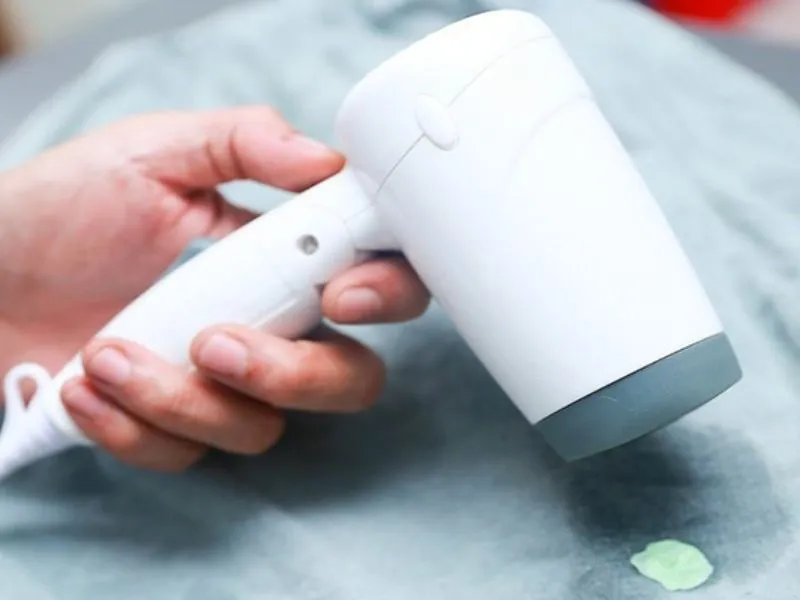 Quy trình làm khô quần áo bằng máy sấy tóc nhanh chóng